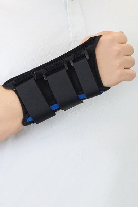 Medi Protect Universal Wrist Brace Right Black/Blue - 83050